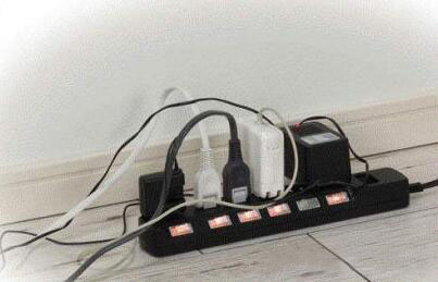 數(shù)據(jù)線給手機(jī)充電一直不拔